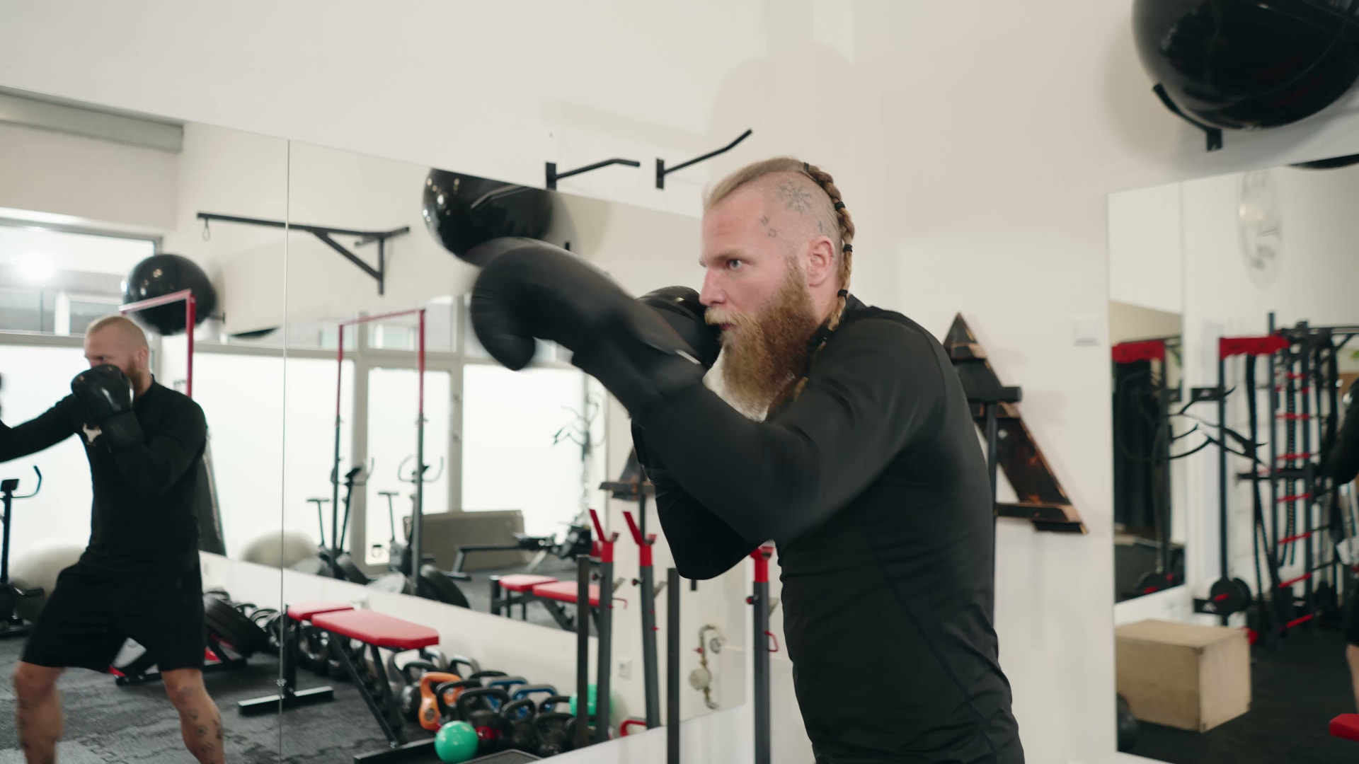 Trening z rękawicami bokserskimi